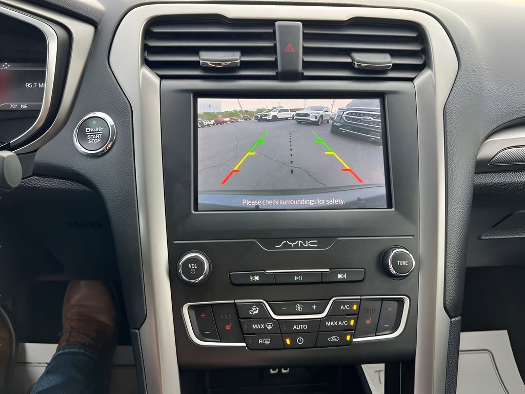 Used 2020 Ford Fusion SE AWD/4WD image 23