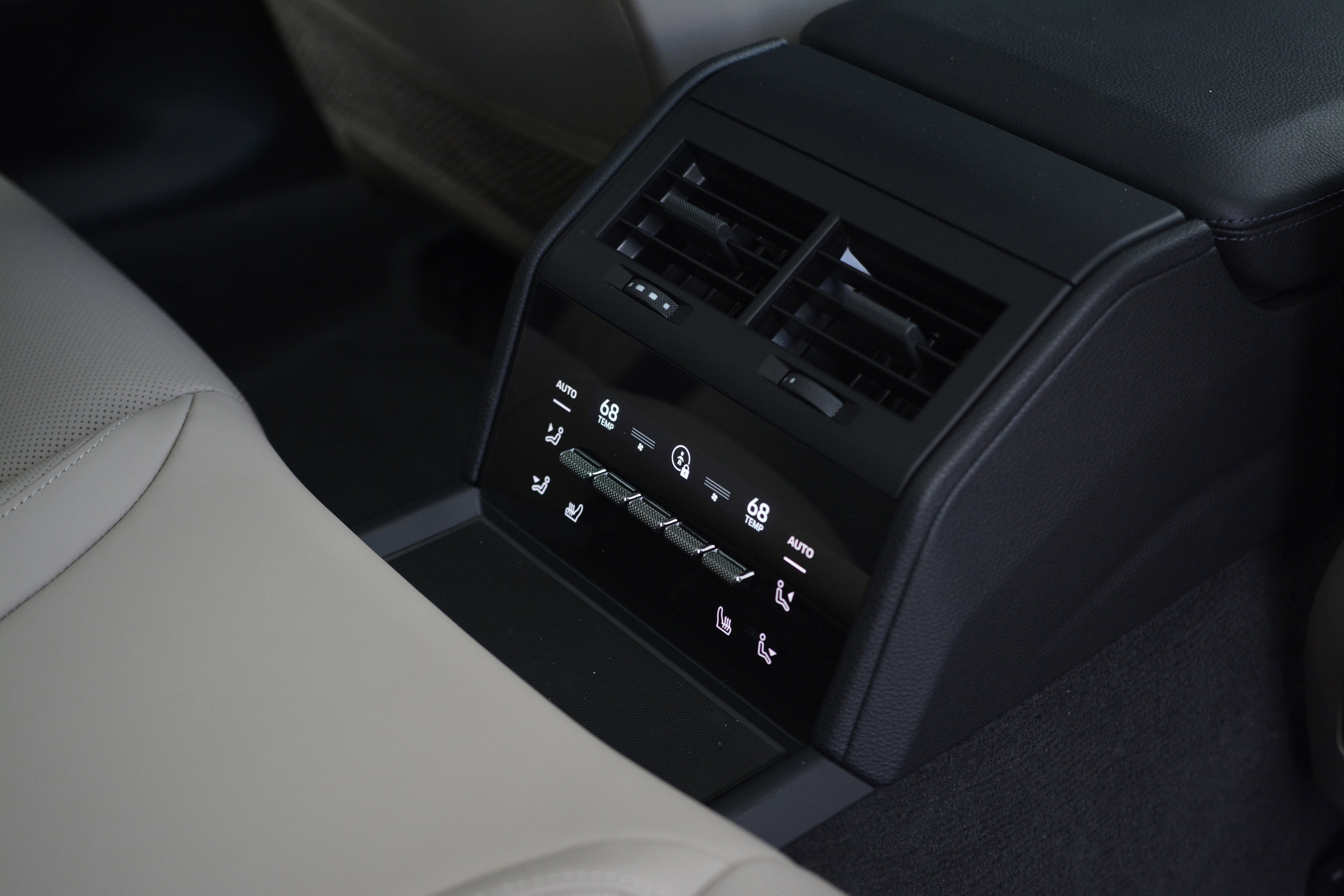 Certified 2025 Porsche Panamera 4 image 30