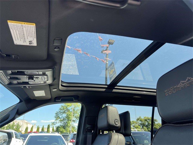 Certified 2024 Chevrolet Suburban High Country w/ Advanced Technology Package image 26