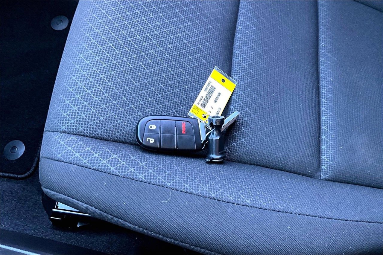 Certified 2021 Jeep Grand Cherokee Laredo image 31