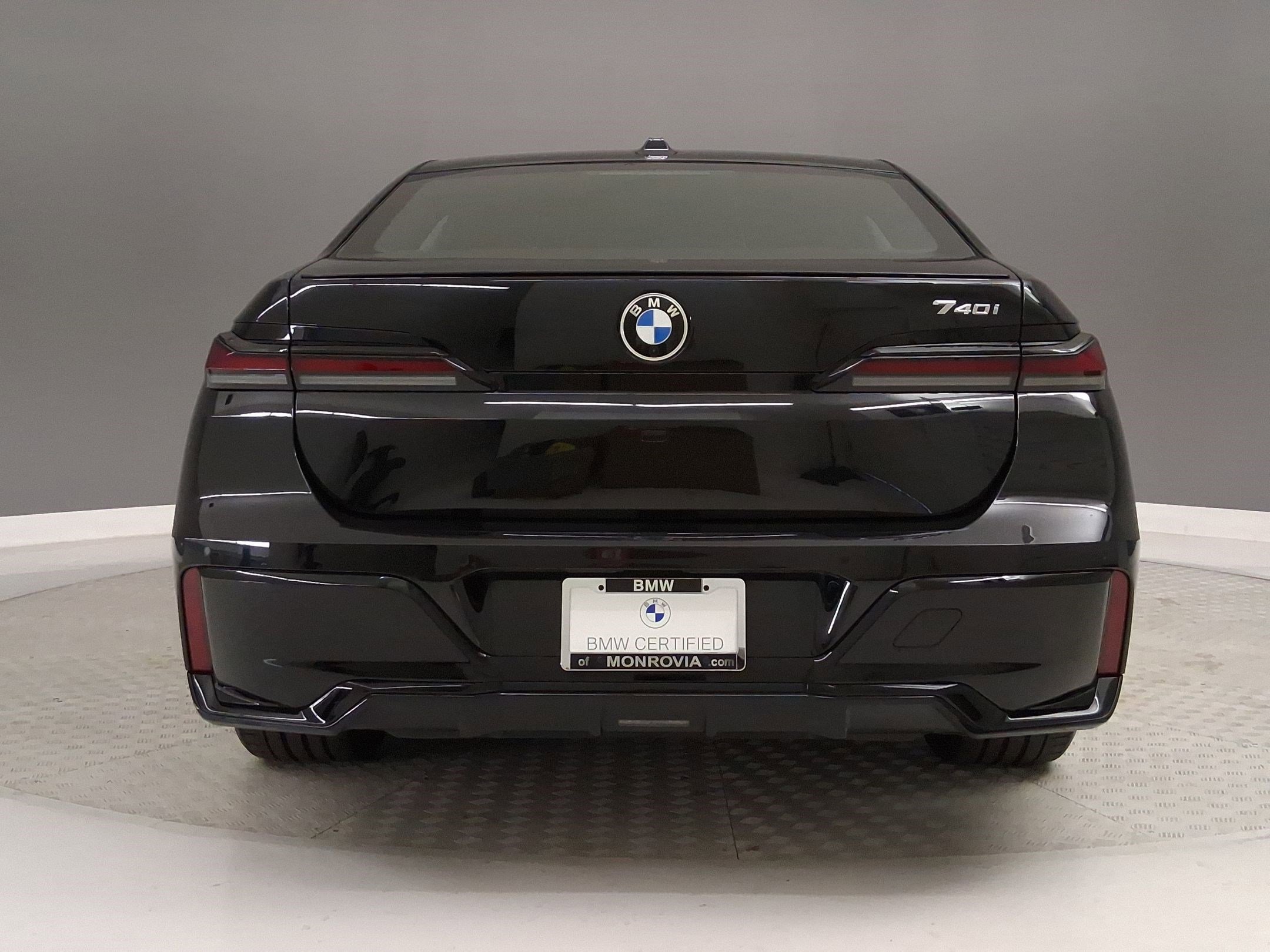 Used 2023 BMW 740i image 8