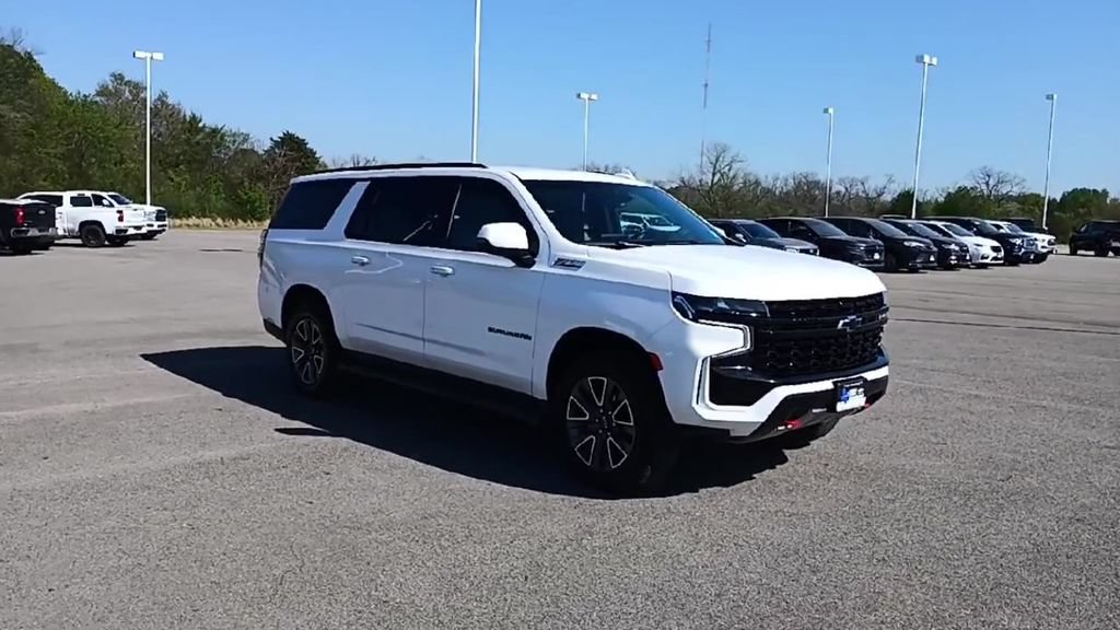 Used 2024 Chevrolet Suburban Z71 w/ Luxury Package AWD/4WD image 2