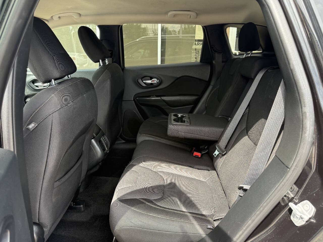 Used 2015 Jeep Cherokee Latitude AWD/4WD image 12