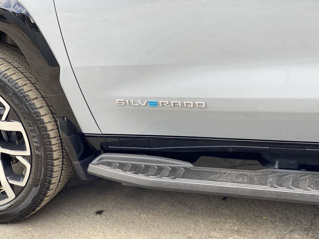 Used 2025 Chevrolet Silverado EV RST AWD/4WD image 10