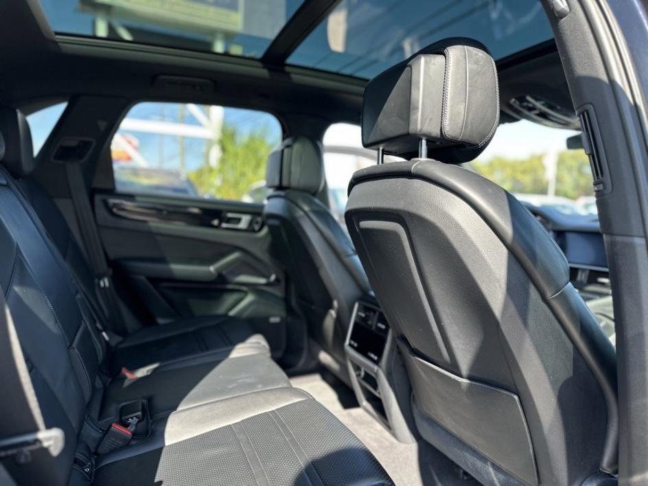 Used 2020 Porsche Cayenne image 18