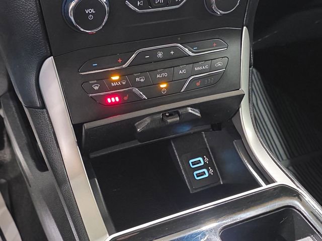 Used 2020 Ford Edge SEL w/ Cold Weather Package image 19