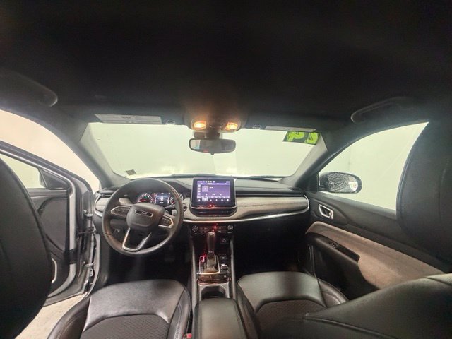 Certified 2024 Jeep Compass Latitude AWD/4WD image 18