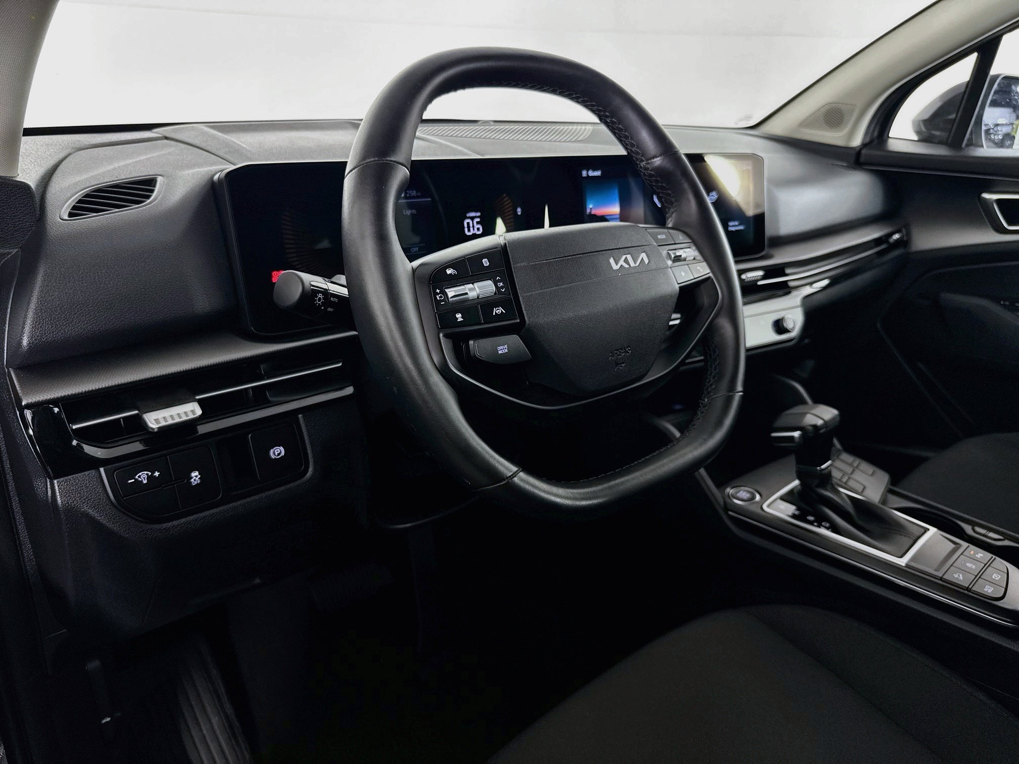 Used 2026 Kia Sportage LX FWD image 21