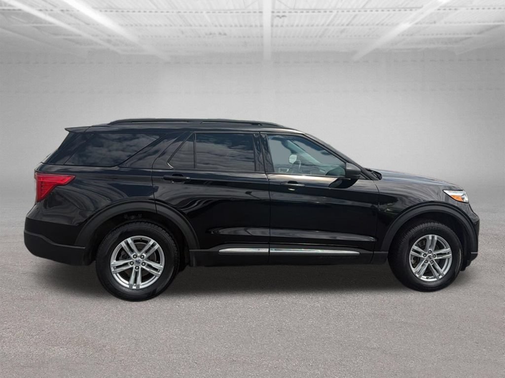 Certified 2022 Ford Explorer XLT w/ Equipment Group 202A AWD/4WD image 11