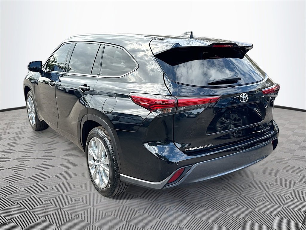 Used 2023 Toyota Highlander XLE image 8