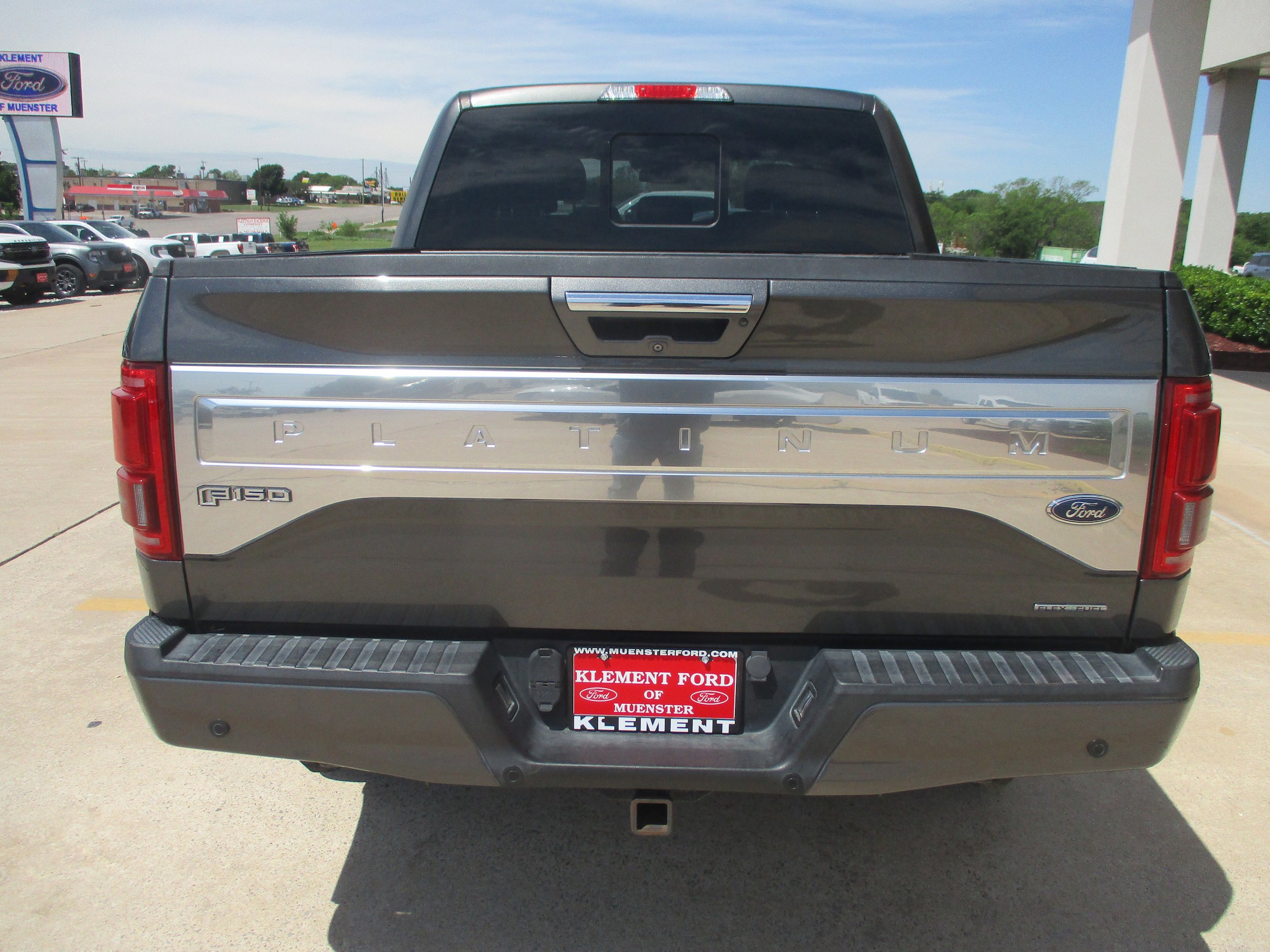 Used 2015 Ford F150 Platinum w/ Equipment Group 701A Luxury AWD/4WD image 7