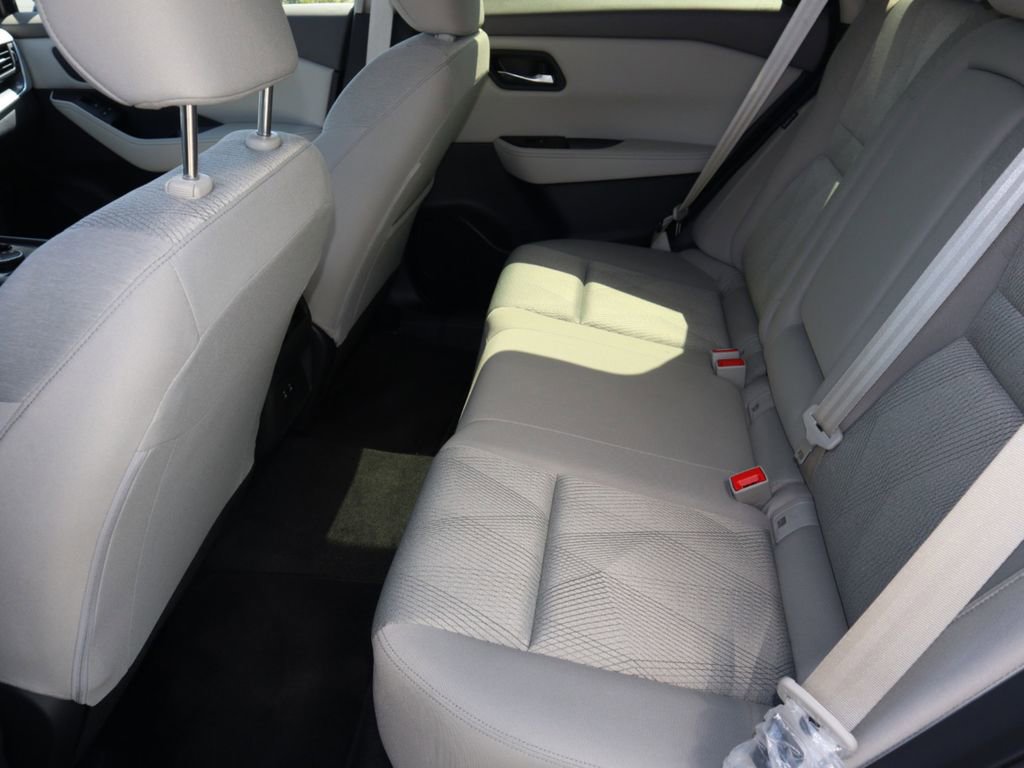 Certified 2025 Nissan Rogue SV image 15