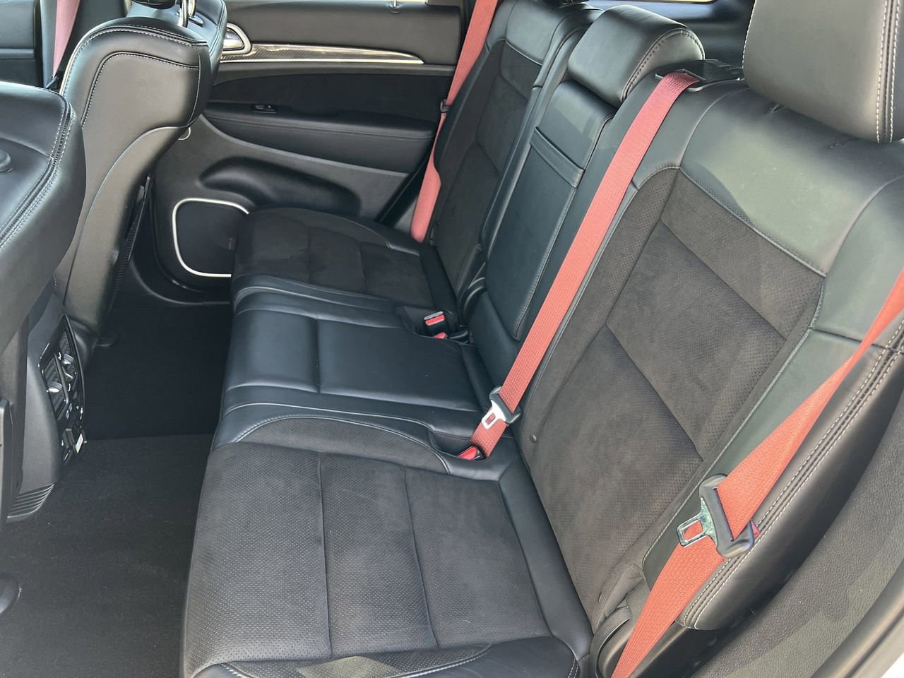 Used 2020 Jeep Grand Cherokee SRT image 27