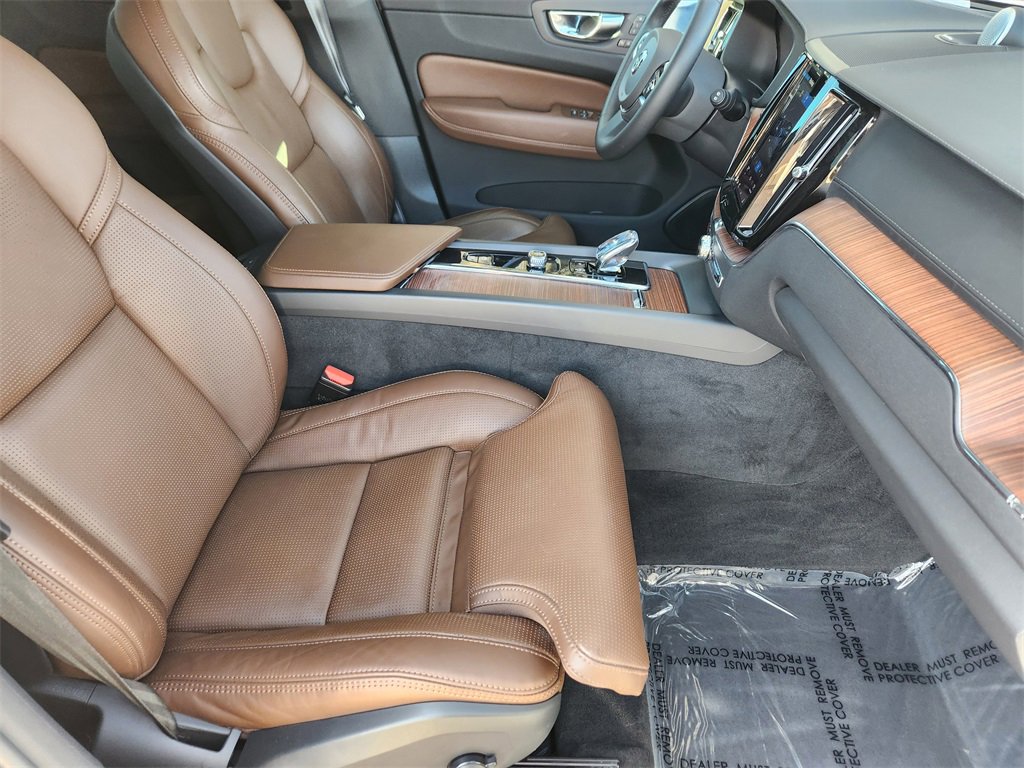 Used 2023 Volvo XC60 T8 Ultimate image 19