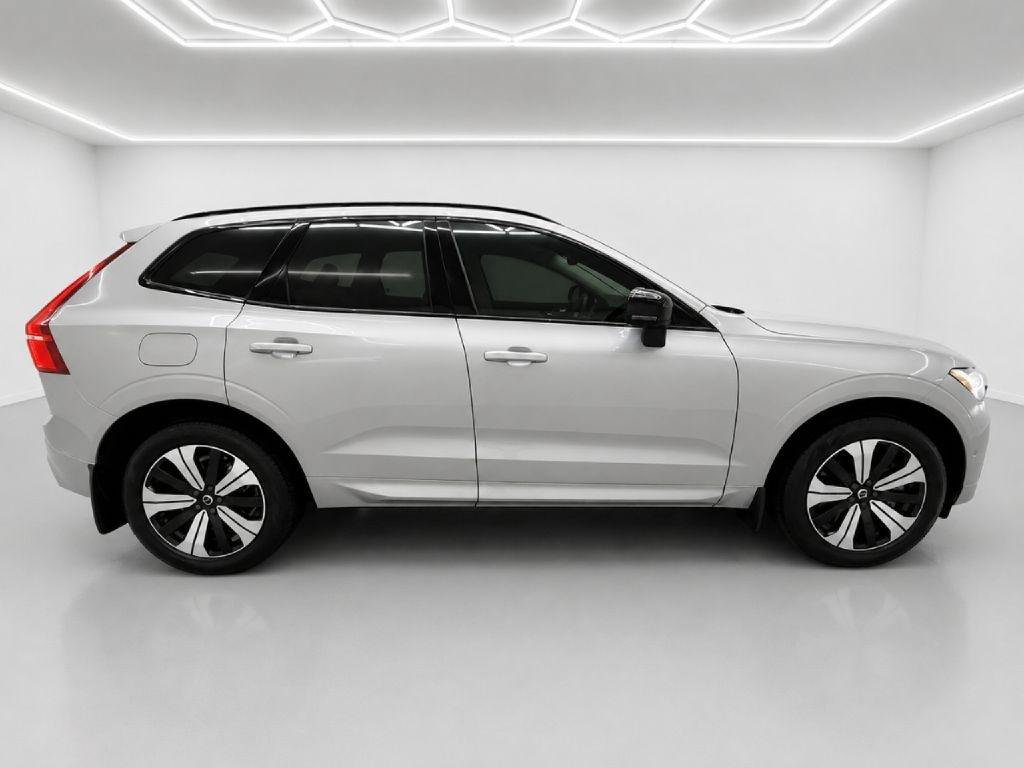Used 2025 Volvo XC60 T8 Plus w/ Climate Package AWD/4WD image 2