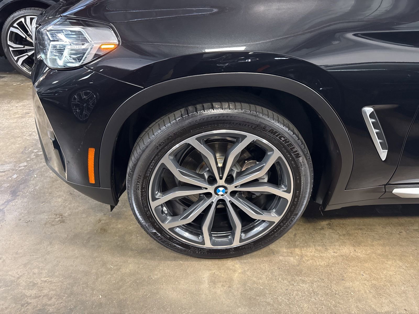 Used 2023 BMW X4 xDrive30i w/ Convenience Package AWD/4WD image 5