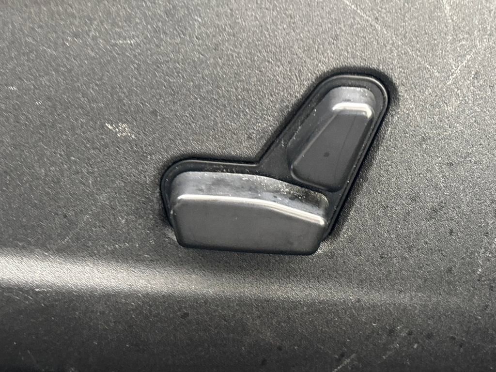 Used 2023 Dodge Charger SXT image 9