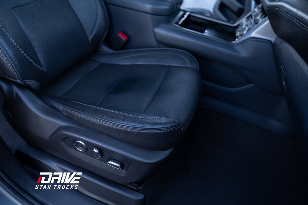 Used 2021 GMC Yukon XL Denali w/ Denali Premium Package image 21