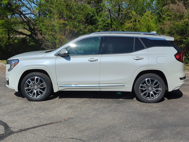 Used 2024 GMC Terrain Denali w/ Denali Premium Package image 4