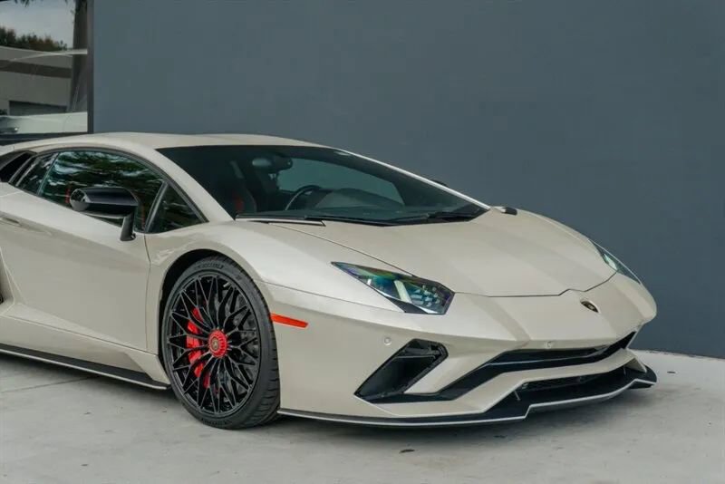Used 2017 Lamborghini Aventador S image 46