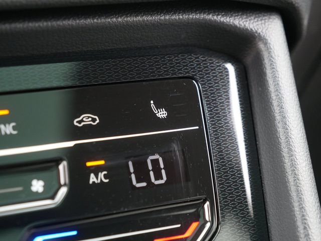 Certified 2025 Volkswagen Taos SE AWD/4WD image 31