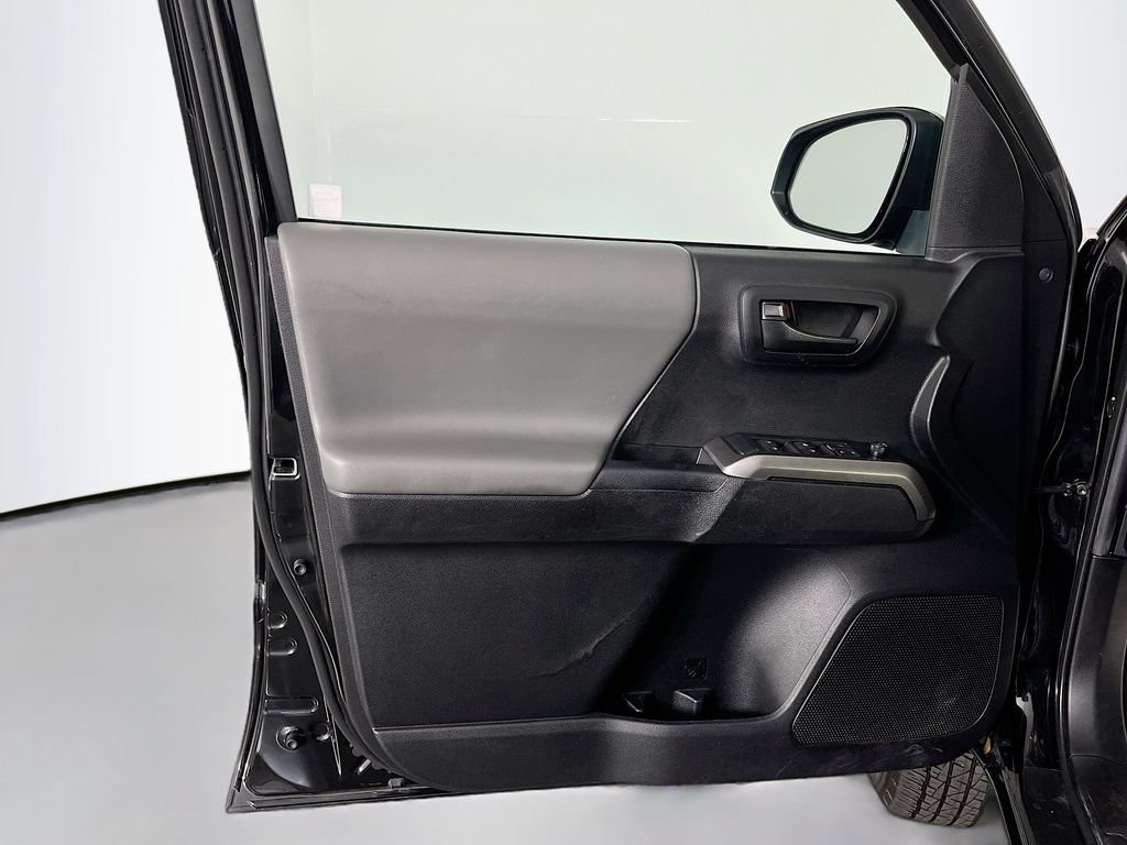 Used 2022 Toyota Tacoma SR5 AWD/4WD image 26