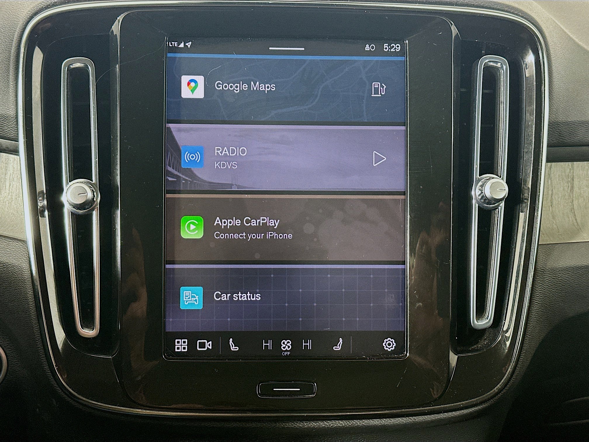 Used 2024 Volvo XC40 B5 Core image 19