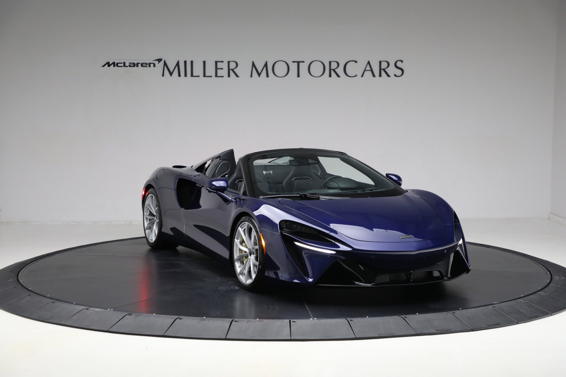 New 2025 McLaren Artura TechLux image 11