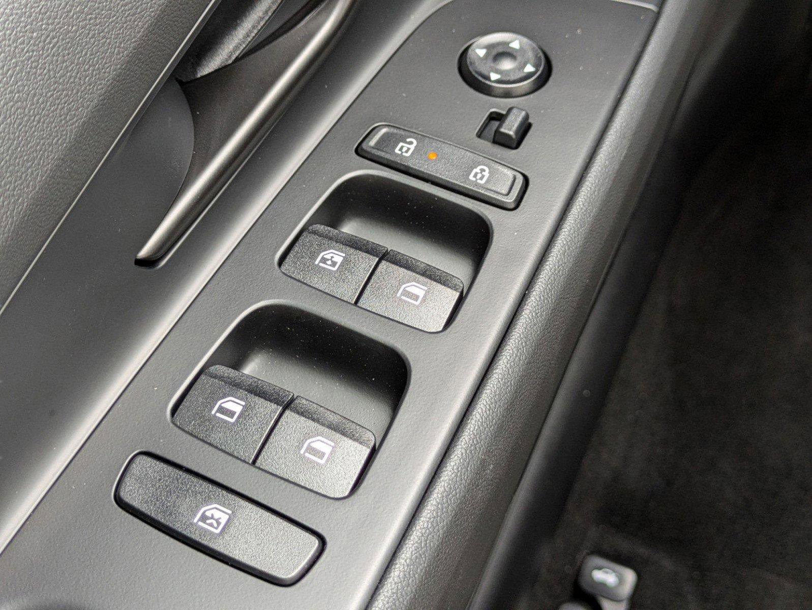 Certified 2025 Hyundai Elantra SEL FWD image 19