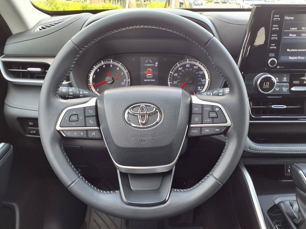 Used 2022 Toyota Highlander LE FWD image 31