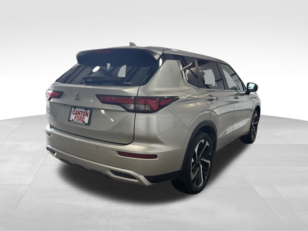 Used 2024 Mitsubishi Outlander SE Black Edition image 6