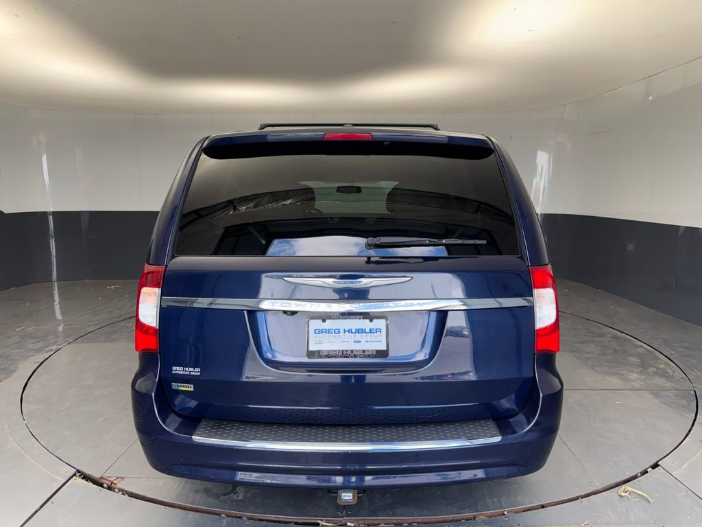 Used 2014 Chrysler Town & Country Touring image 11