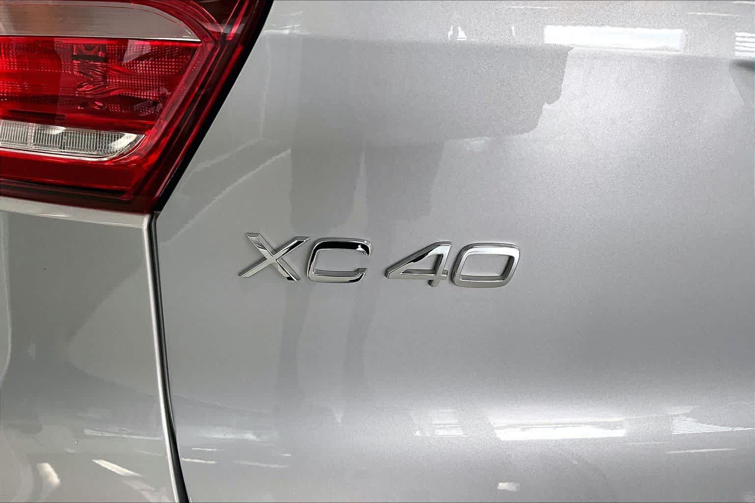 Used 2025 Volvo XC40 B5 Core AWD/4WD image 7