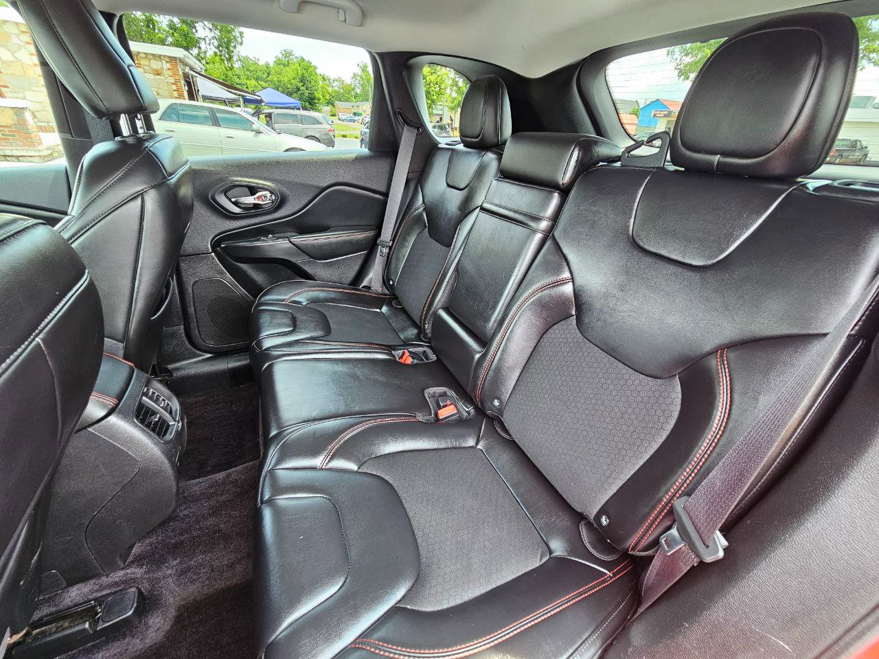 Used 2019 Jeep Cherokee Trailhawk w/ Cold Weather Group image 16