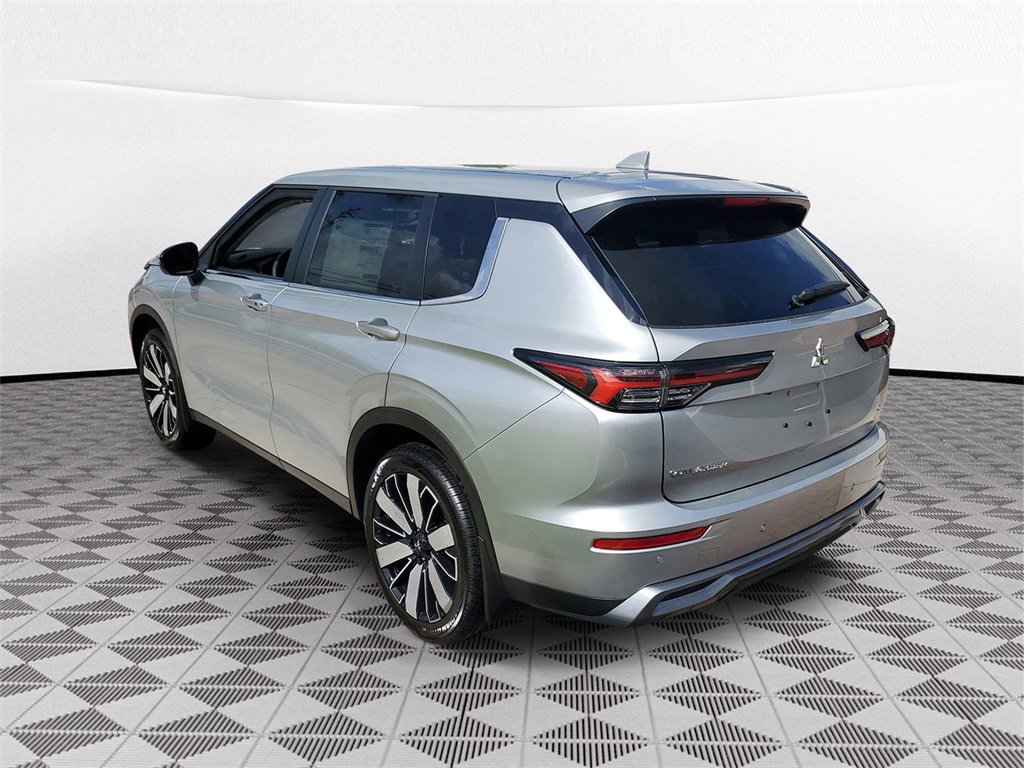 New 2025 Mitsubishi Outlander SE image 4