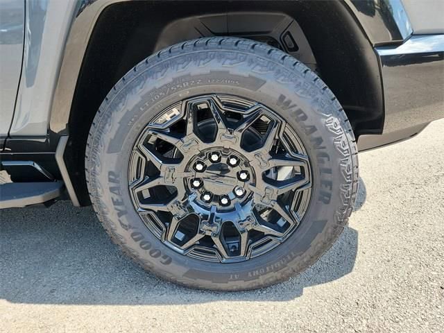 New 2025 GMC Hummer EV 2X image 28