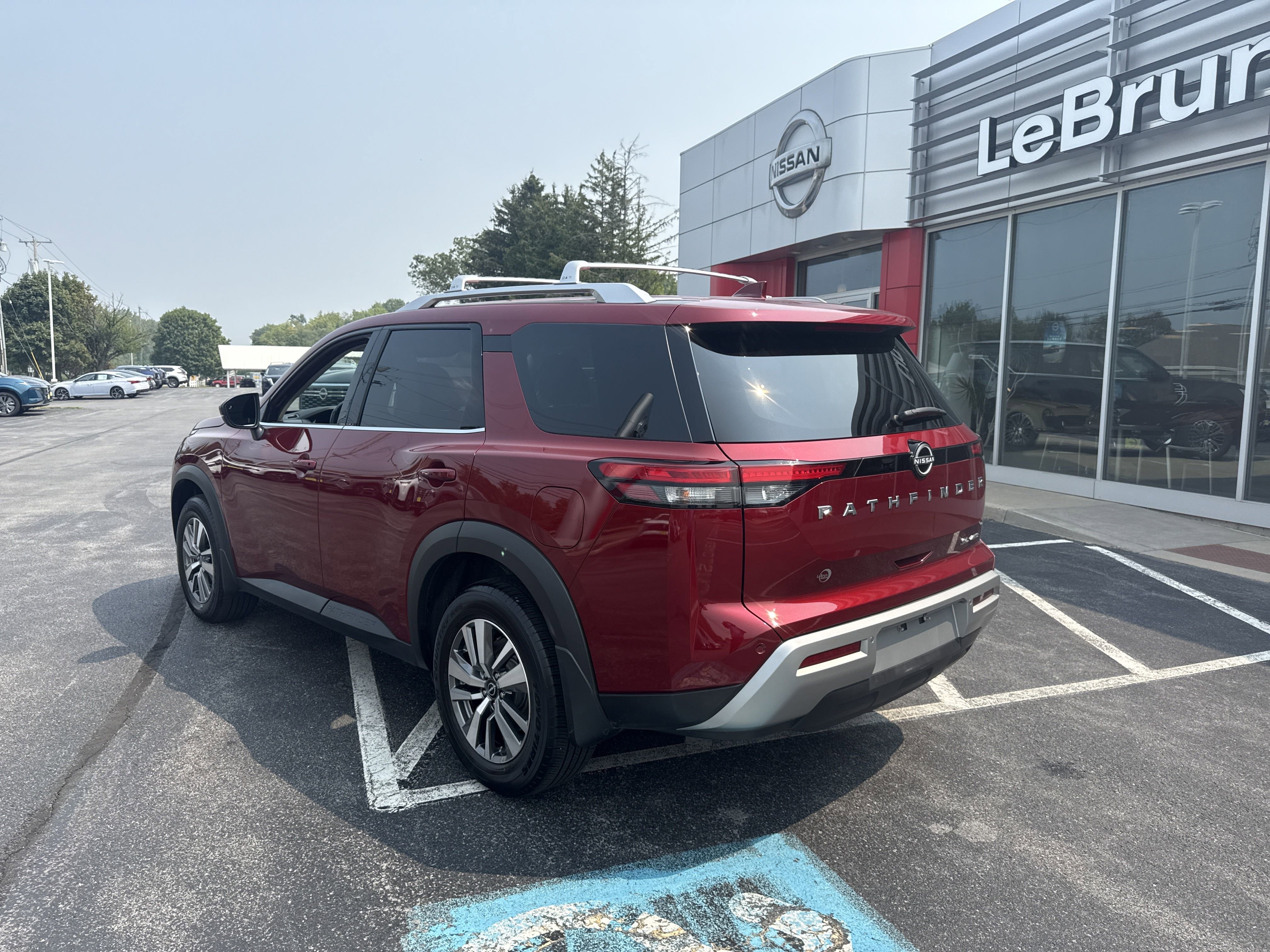 Used 2023 Nissan Pathfinder SL image 10