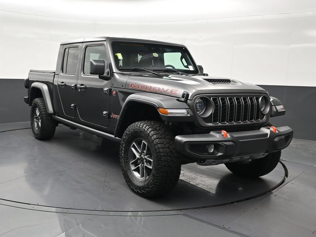 Used 2025 Jeep Gladiator Mojave w/ Convenience Group AWD/4WD image 8