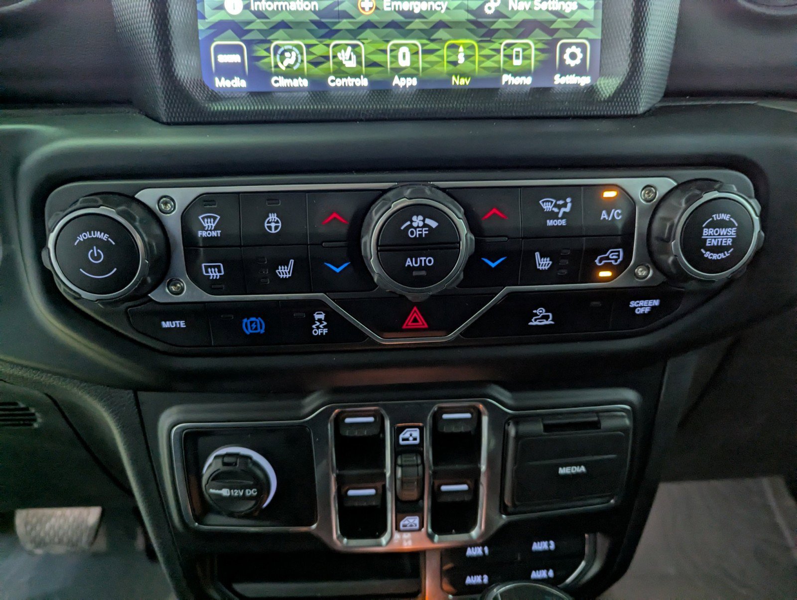 Used 2023 Jeep Wrangler Sahara w/ Cold Weather Group image 20