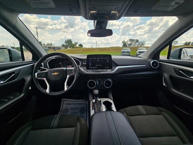 Used 2025 Chevrolet Blazer LT AWD/4WD image 12