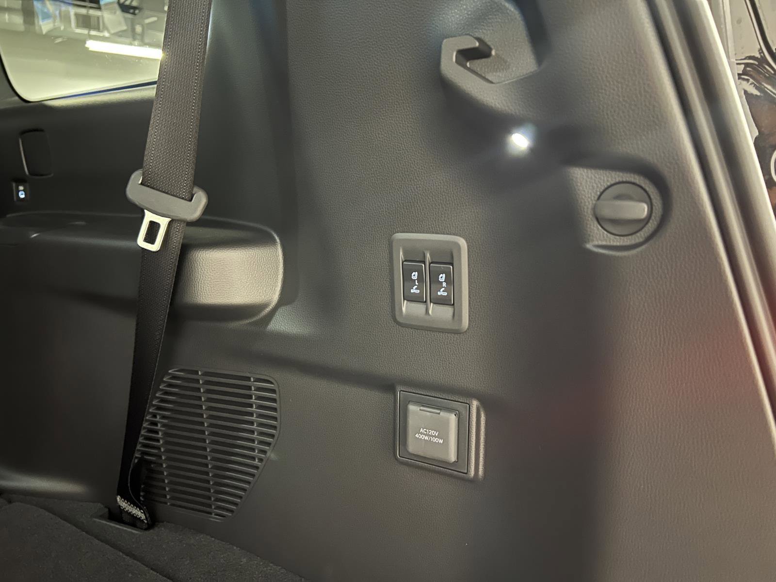 Used 2026 Lexus GX 550 w/ Cold Area Package image 36