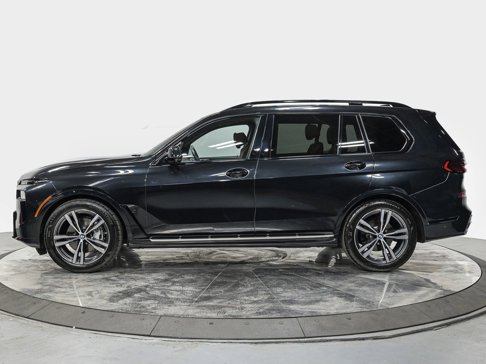 Used 2023 BMW X7 xDrive40i w/ Executive Package AWD/4WD image 2