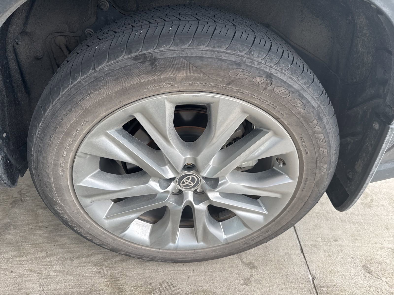 Used 2024 Toyota Highlander Limited image 11