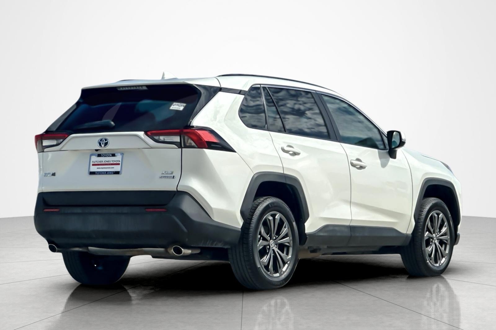 Certified 2022 Toyota RAV4 XLE Premium AWD/4WD image 5