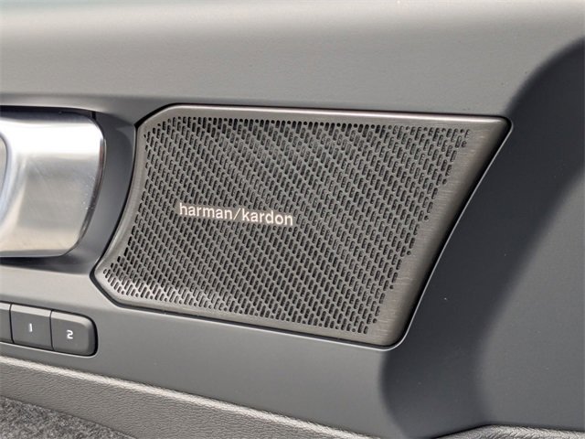 Used 2023 Volvo XC40 Recharge Ultimate image 25