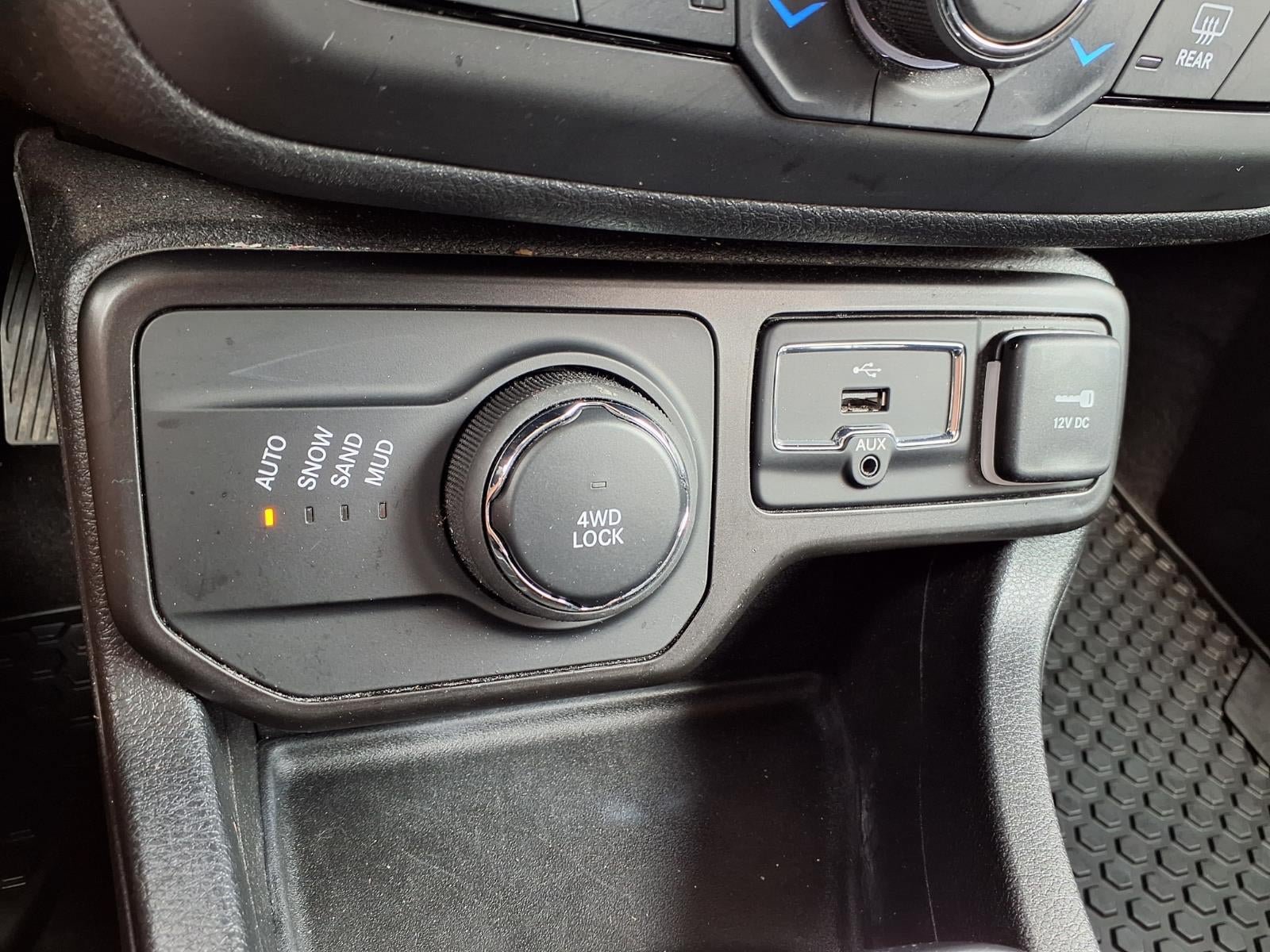 Certified 2019 Jeep Renegade Latitude w/ Cold Weather Group AWD/4WD image 9