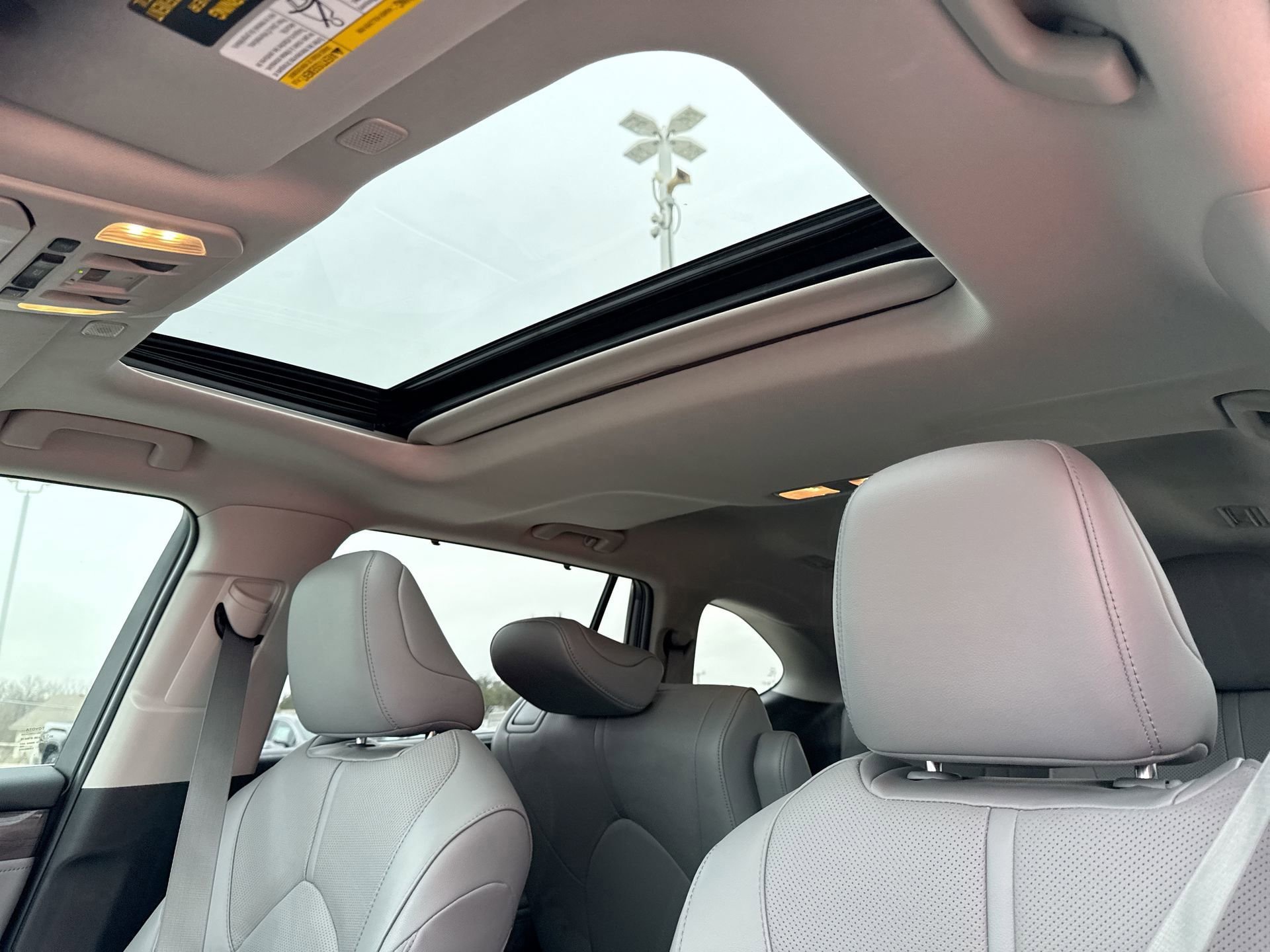 Used 2024 Toyota Highlander Limited image 16