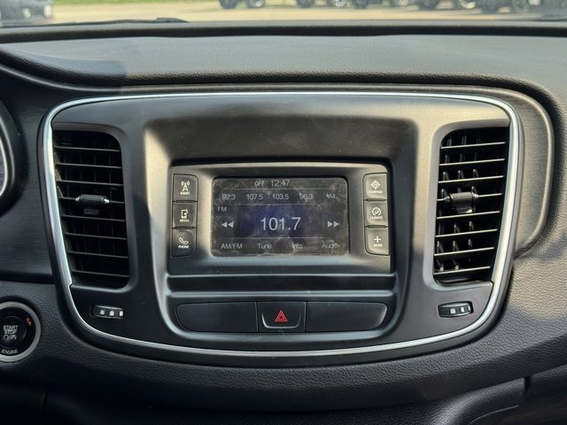 Used 2015 Chrysler 200 Limited image 3