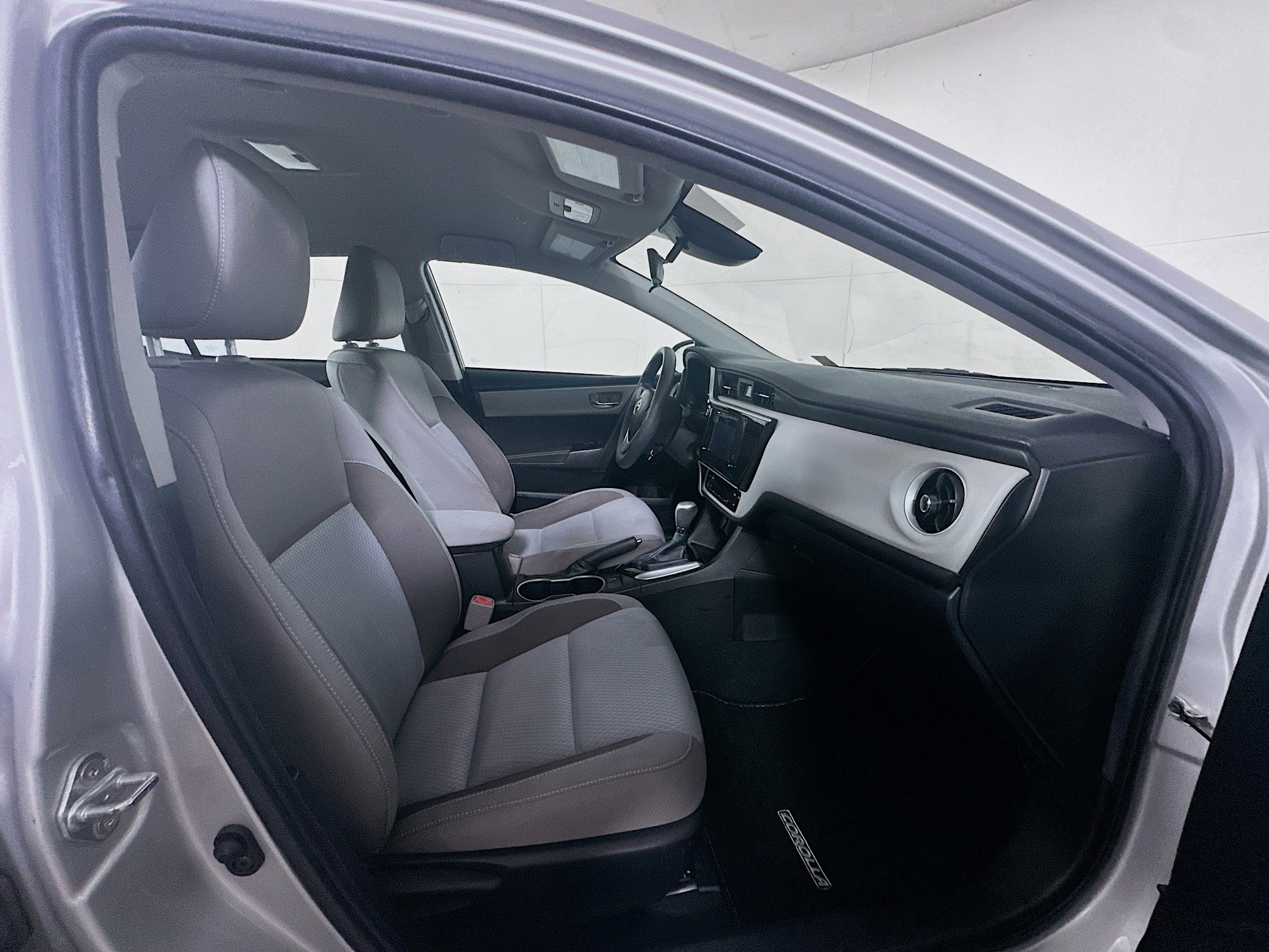 Used 2019 Toyota Corolla LE image 28
