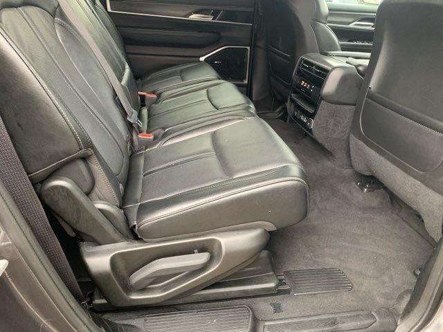 Used 2024 Jeep Wagoneer L Series II AWD/4WD image 28